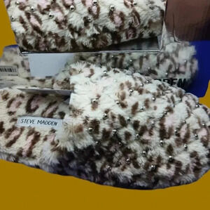 Steve Madden leopard pouf  slippers size Large